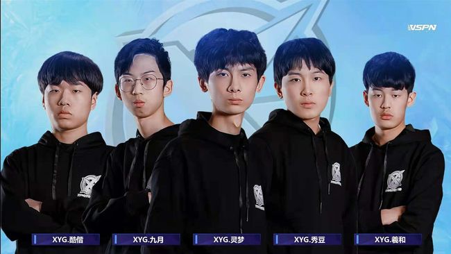 现了坚韧不 现了坚韧不